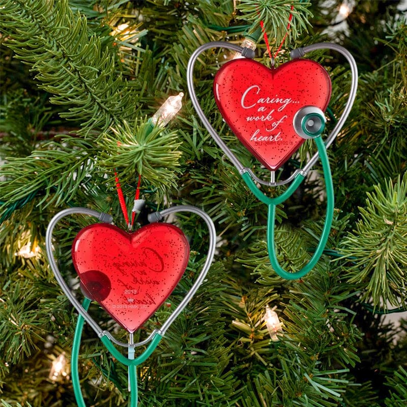 HeartyDecor™ Weihnachtsbaum Acryl Herz Stethoskop Dekor (1+1 GRATIS!)