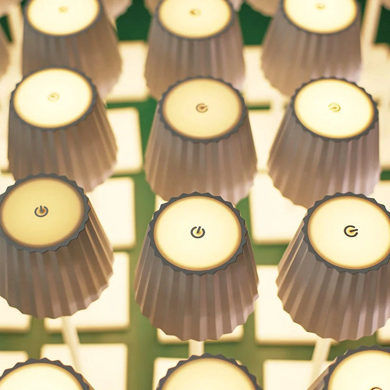 LumiGlow™ Retro-Tischlampe aus Aluminium