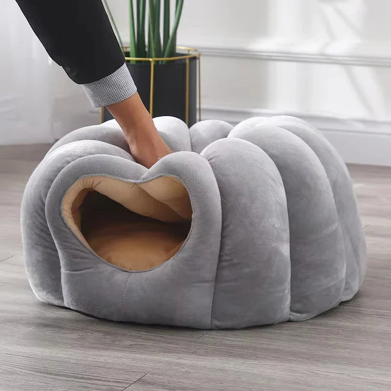 CozyPaws™ – Warmes geschlossenes Katzenbett für kalte Tage
