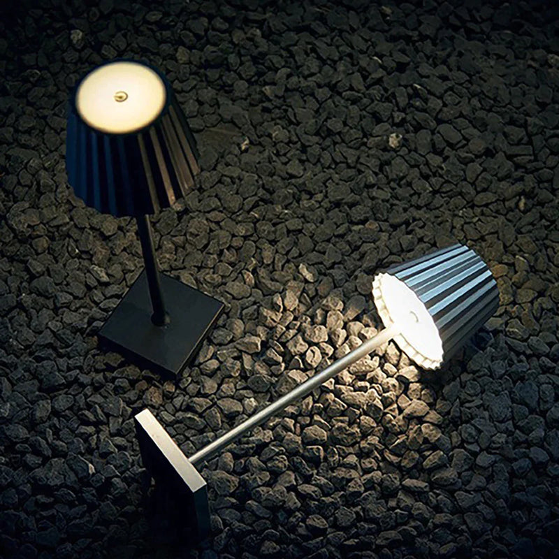 LumiGlow™ Retro-Tischlampe aus Aluminium