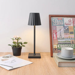 LumiGlow™ Retro-Tischlampe aus Aluminium