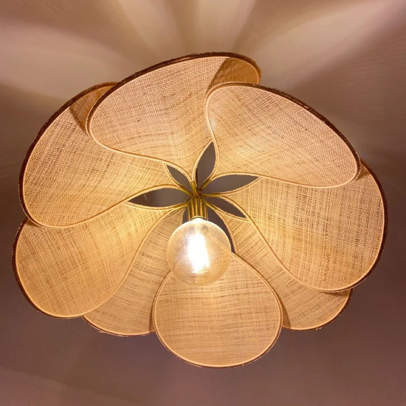 BloomLight™ – Florale Hängeleuchte für gemütliche Akzente