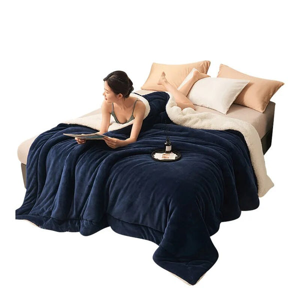 SnuggleLux™ Coral Fleece-Decke mit Verdickung