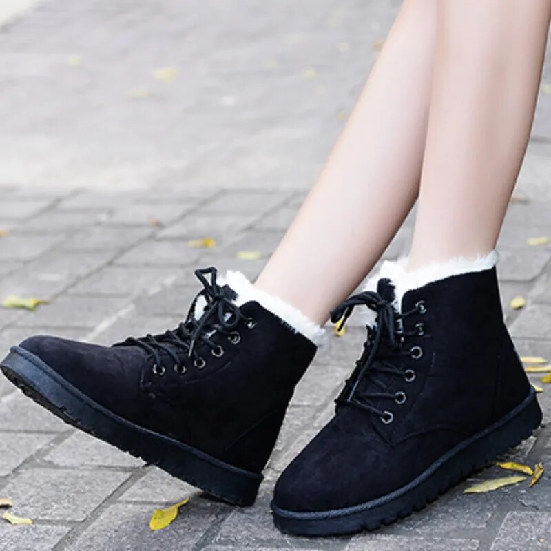 CozyStride™ Beflockte mittelhohe Schnürstiefel