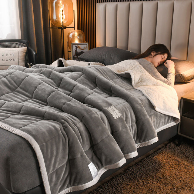 SnuggleLux™ Coral Fleece-Decke mit Verdickung